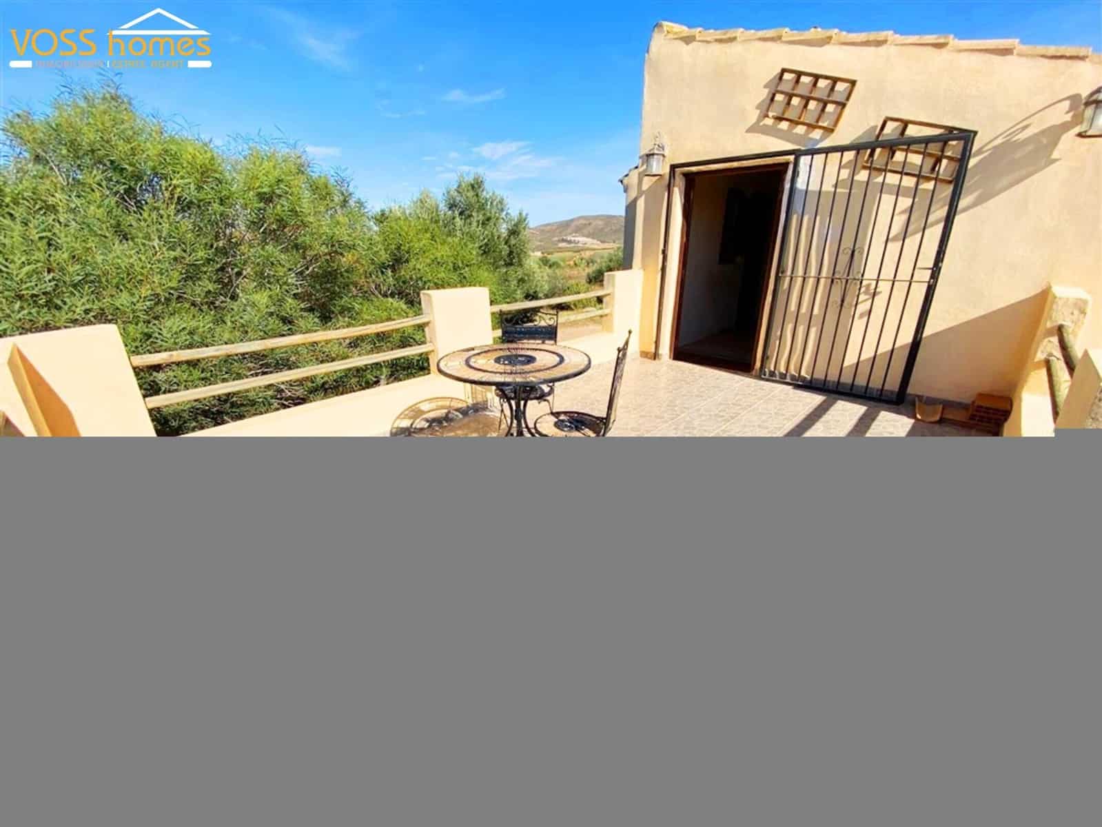 4 soveværelse Finca/Landehus til salg i Huercal-Overa med swimmingpool - € 289.950 (Ref: 9388451)