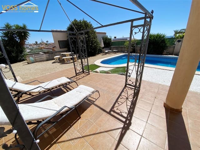 Chalet de 3 habitaciones en Zurgena en venta con piscina - 289.950 € (Ref: 9726242)