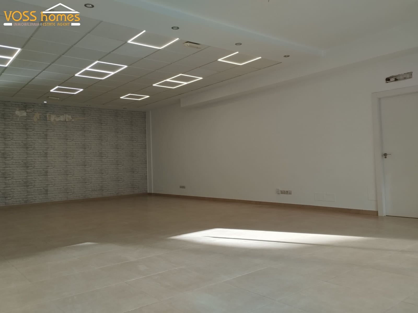 Commercial for sale in Huercal-Overa - € 118,000 (Ref: 9969102)