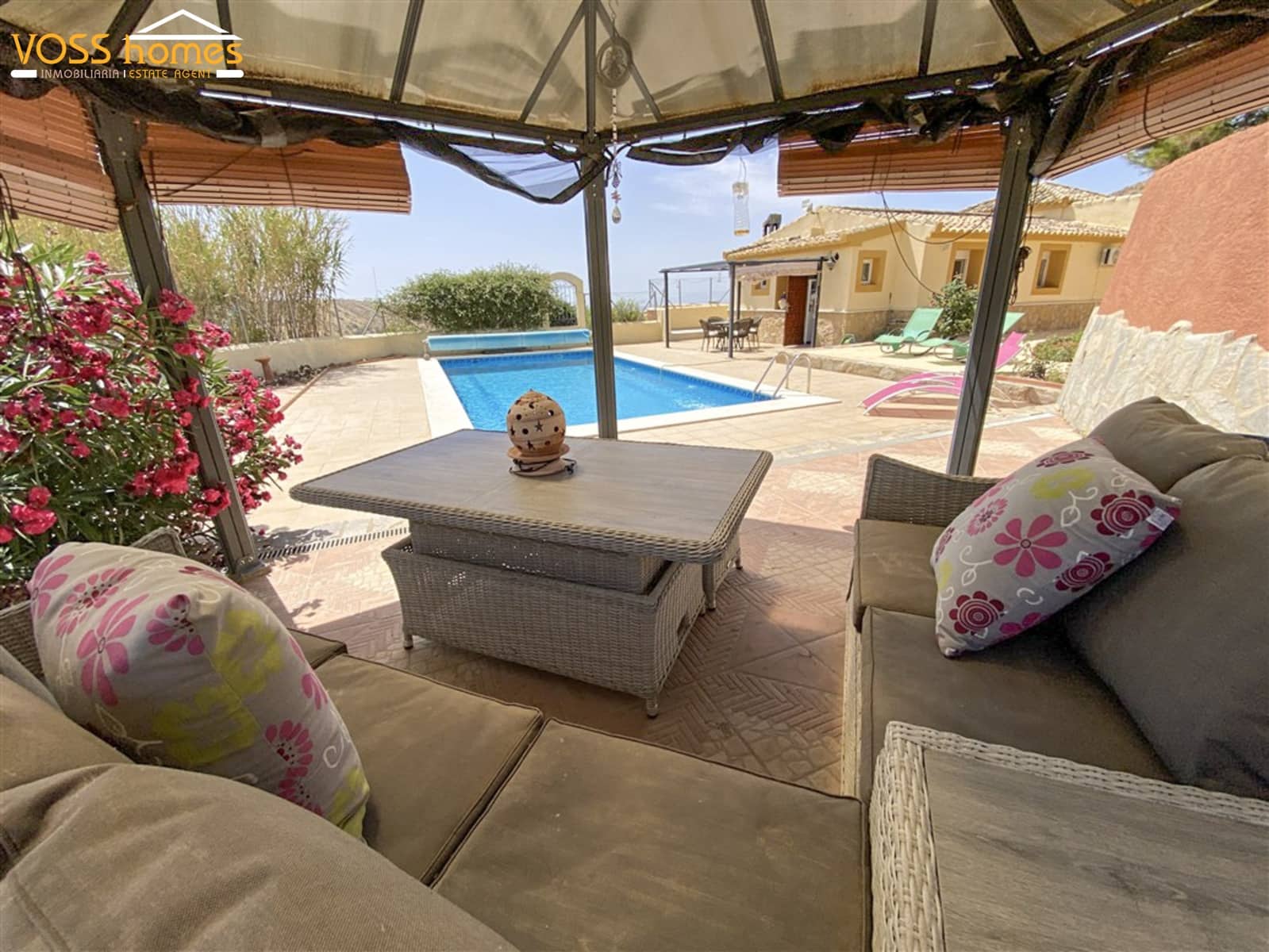 4 soveværelse Finca/Landehus til salg i Huercal-Overa med swimmingpool garage - € 379.950 (Ref: 9978476)