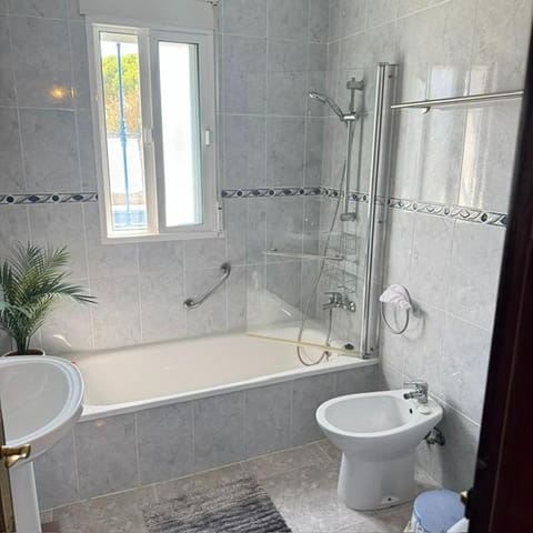 3 makuuhuone Huvila myytävänä paikassa Pago del Humo, Chiclana de la Frontera mukana uima-altaan - 275 000 € (Ref: 10022619)