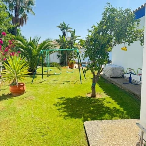 3 makuuhuone Huvila myytävänä paikassa Pago del Humo, Chiclana de la Frontera mukana uima-altaan - 275 000 € (Ref: 10022619)