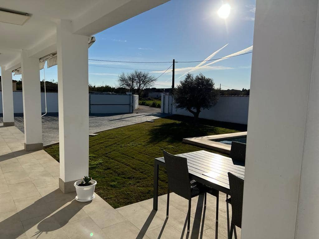 Villa/Maison de 3 chambres à louer à Chiclana de la Frontera avec piscine - 1 400 € (Ref: 10078271)