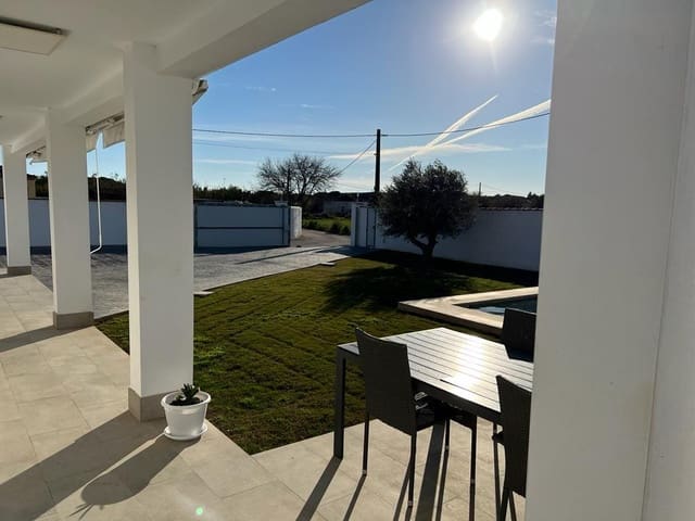 Villa/Maison de 3 chambres à louer à Chiclana de la Frontera - 1 400 € (Ref: 10078271)