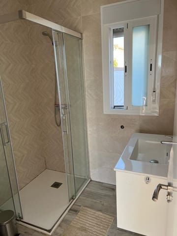 Villa/Maison de 3 chambres à louer à Chiclana de la Frontera - 1 400 € (Ref: 10078271)