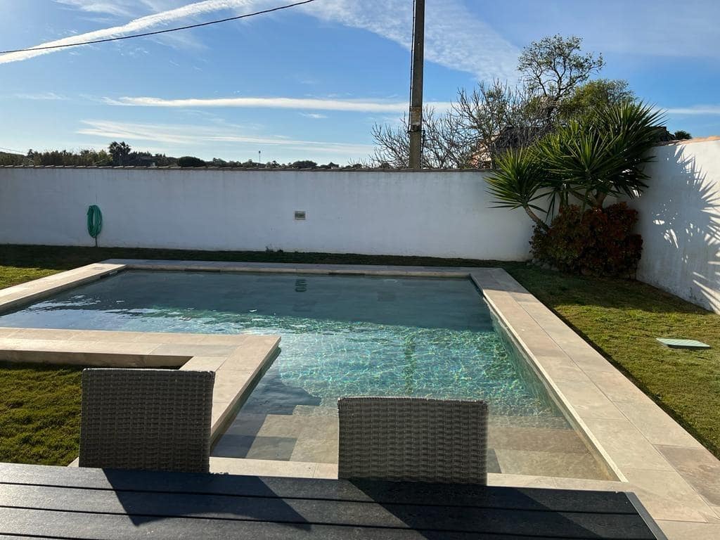 Villa/Maison de 3 chambres à louer à Chiclana de la Frontera avec piscine - 1 400 € (Ref: 10078271)