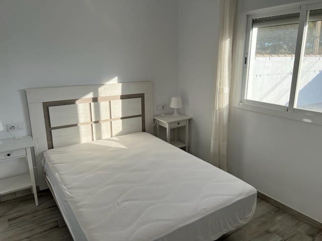 Villa/Maison de 3 chambres à louer à Chiclana de la Frontera - 1 400 € (Ref: 10078271)