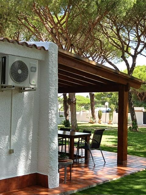 2 bedroom Villa for sale in Chiclana de la Frontera with pool - € 380,000 (Ref: 10111798)