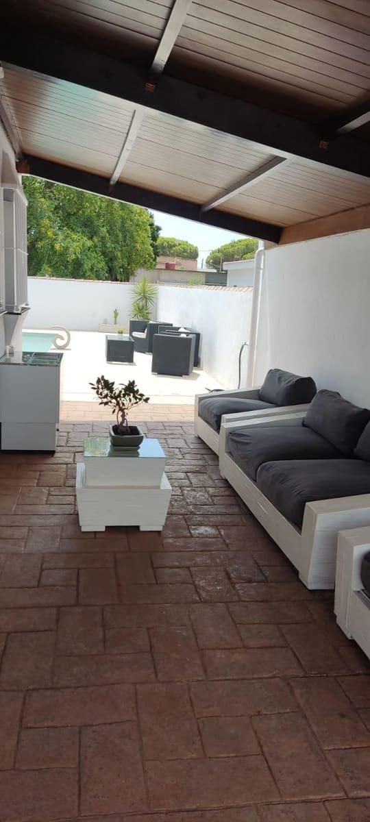 3 makuuhuone Huvila vuokrattavana paikassa Chiclana de la Frontera mukana uima-altaan - 1 200 € (Ref: 10136272)