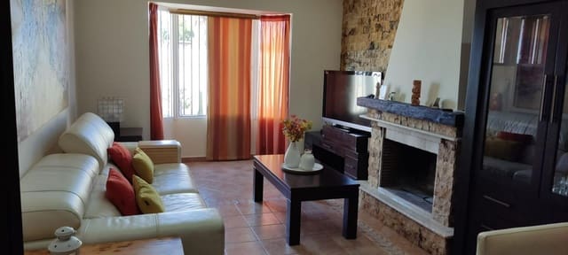 3 makuuhuone Huvila vuokrattavana paikassa Chiclana de la Frontera mukana uima-altaan - 1 200 € (Ref: 10136272)