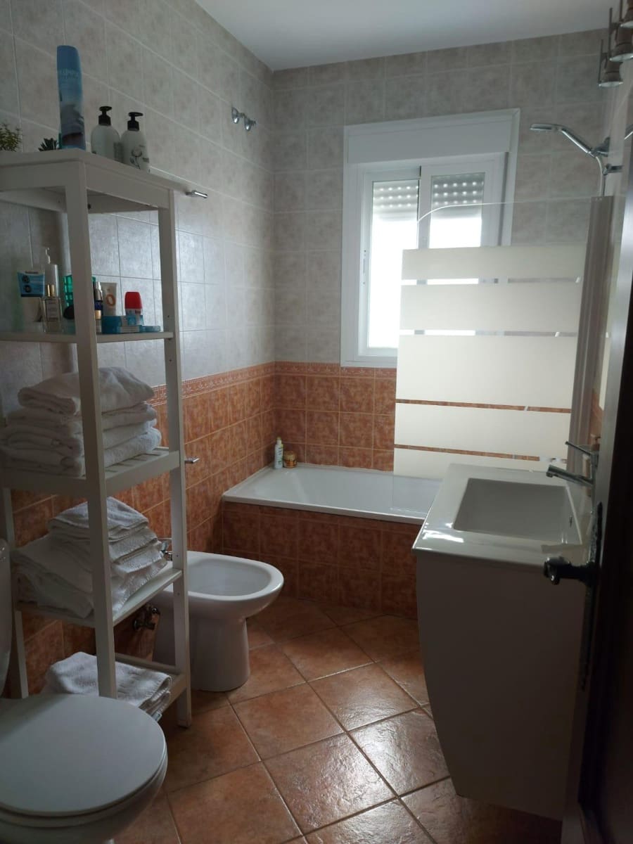 3 makuuhuone Huvila vuokrattavana paikassa Chiclana de la Frontera mukana uima-altaan - 1 200 € (Ref: 10136272)