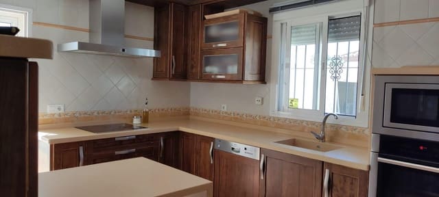 3 makuuhuone Huvila vuokrattavana paikassa Chiclana de la Frontera mukana uima-altaan - 1 200 € (Ref: 10136272)