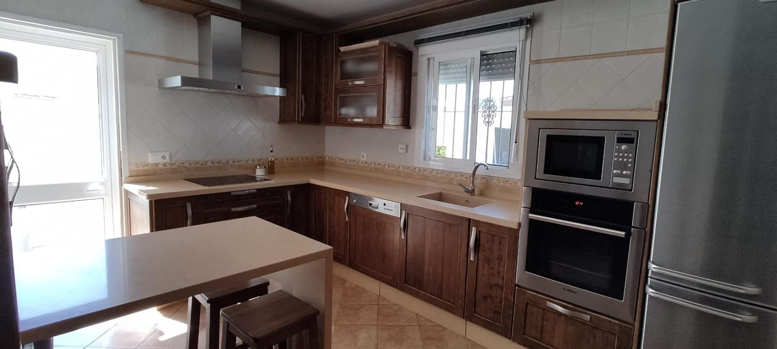 3 makuuhuone Huvila vuokrattavana paikassa Chiclana de la Frontera mukana uima-altaan - 1 200 € (Ref: 10136272)