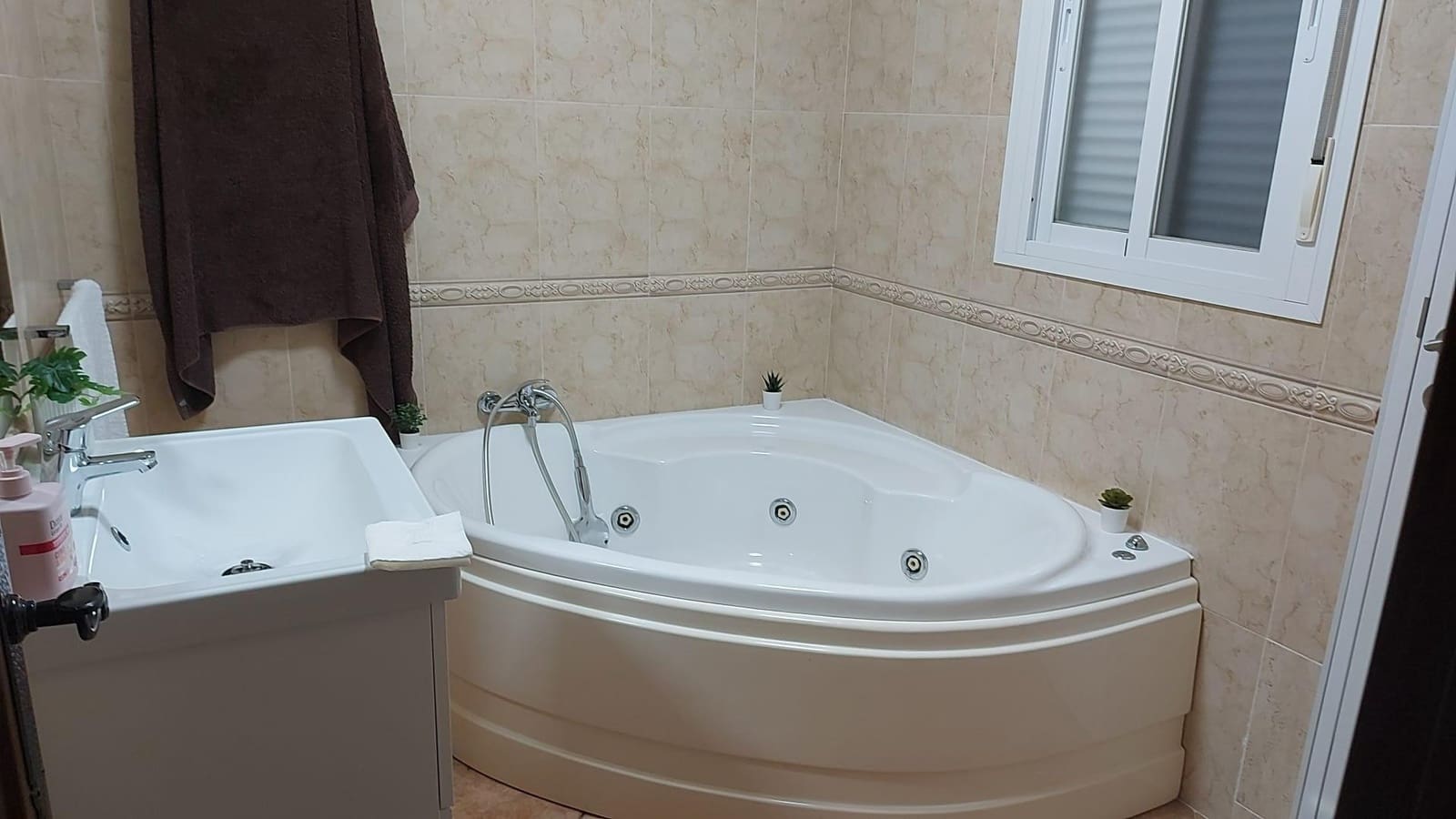 3 makuuhuone Huvila vuokrattavana paikassa Chiclana de la Frontera mukana uima-altaan - 1 200 € (Ref: 10136272)
