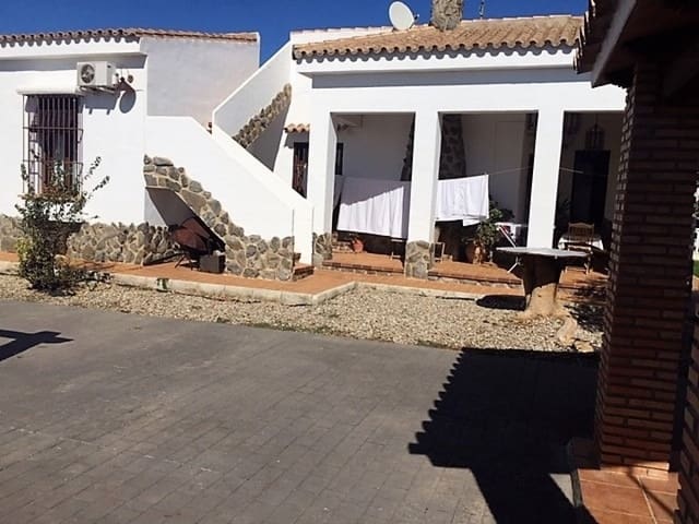 3 bedroom Villa for sale in Chiclana de la Frontera with pool - € 350,000 (Ref: 5605942)