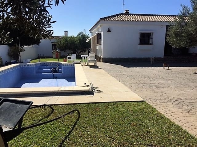 3 bedroom Villa for sale in Chiclana de la Frontera with pool - € 350,000 (Ref: 5605942)
