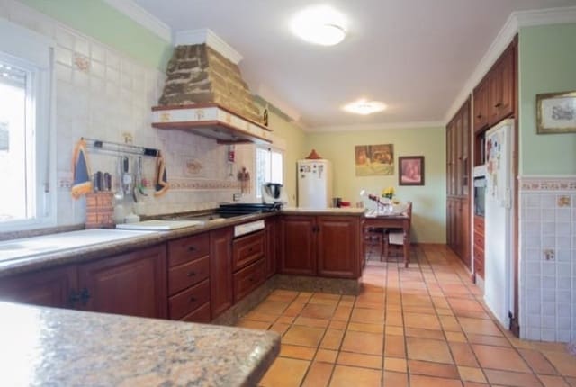 6 soveværelse Villa til salg i Chiclana de la Frontera - € 450.000 (Ref: 5630099)