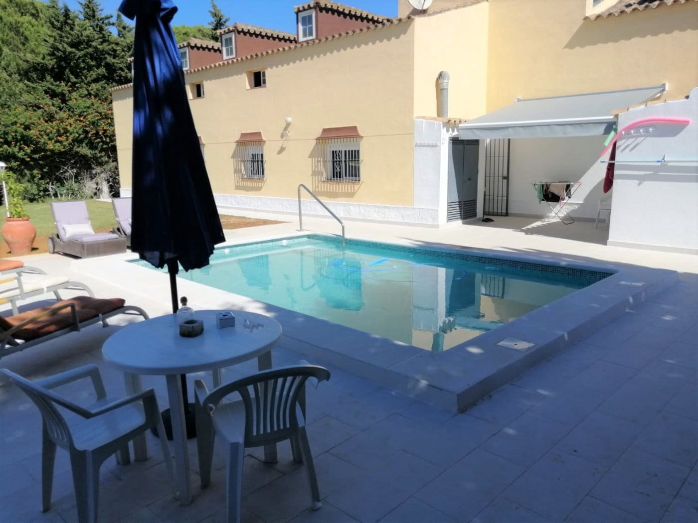 6 soveværelse Villa til salg i Chiclana de la Frontera - € 450.000 (Ref: 5630099)