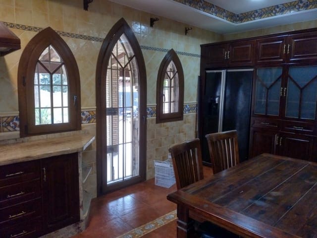 6 bedroom Villa for sale in Chiclana de la Frontera with pool garage - € 900,000 (Ref: 5970817)