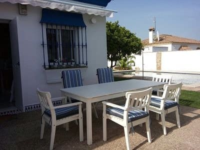 2 bedroom Villa for holiday rental in Pago del Humo, Chiclana de la Frontera with pool - € 1,400 (Ref: 6572282)