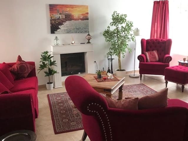 2 bedroom Villa for holiday rental in Pago del Humo, Chiclana de la Frontera with pool - € 1,400 (Ref: 6572282)