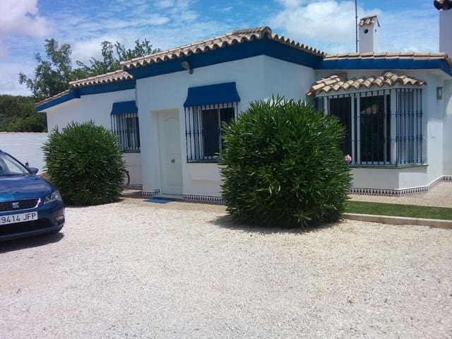 2 bedroom Villa for holiday rental in Pago del Humo, Chiclana de la Frontera with pool - € 1,400 (Ref: 6572282)