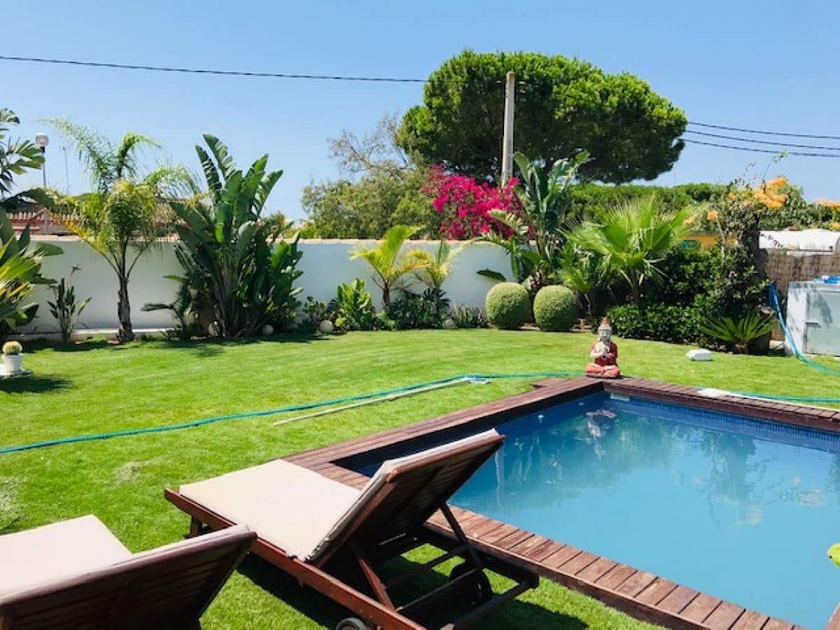 Villa/Maison de 4 chambres à louer à Chiclana de la Frontera avec piscine - 1 300 € (Ref: 6574345)