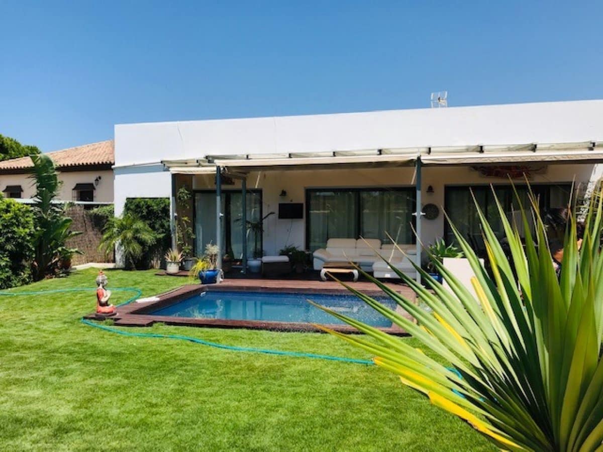 Villa/Maison de 4 chambres à louer à Chiclana de la Frontera avec piscine - 1 300 € (Ref: 6574345)