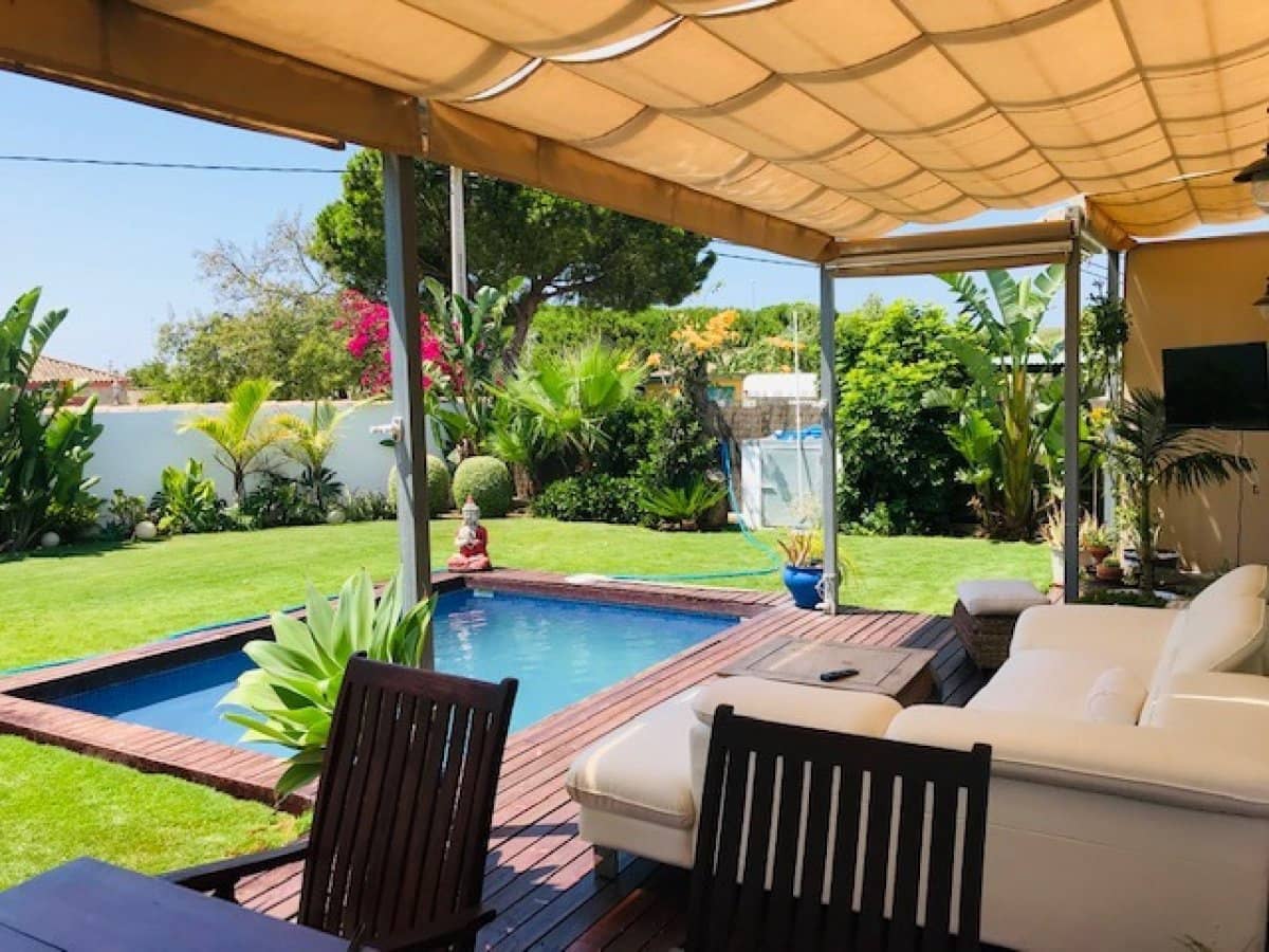 Villa/Maison de 4 chambres à louer à Chiclana de la Frontera avec piscine - 1 300 € (Ref: 6574345)