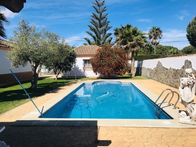 3 slaapkamer Villa voor vakantieverhuur in Chiclana de la Frontera met zwembad - € 1.700 (Ref: 6694186)