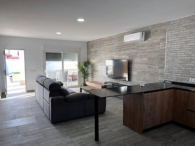 3 bedroom Villa for sale in Chiclana de la Frontera with pool - € 330,000 (Ref: 6705121)