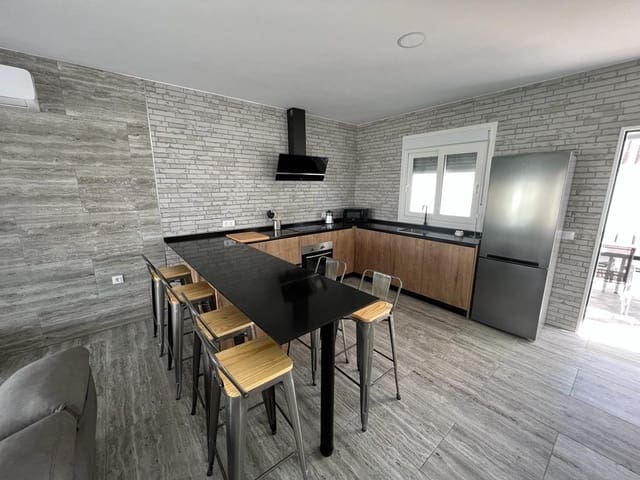 3 bedroom Villa for sale in Chiclana de la Frontera with pool - € 330,000 (Ref: 6705121)