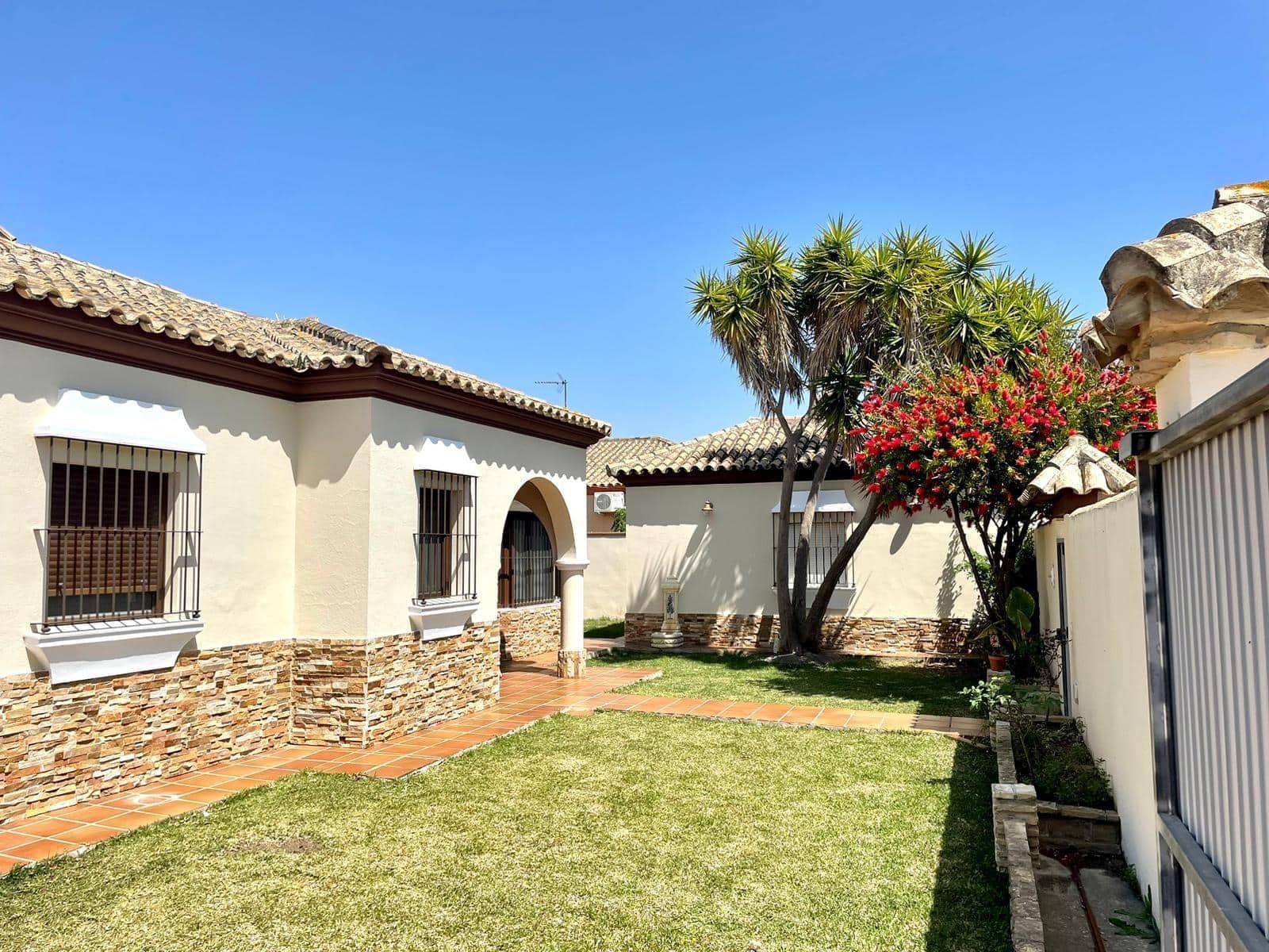 3 sypialnia Willa na kwatery wakacyjne w Chiclana de la Frontera z garażem - 2 000 € (Ref: 6733883)