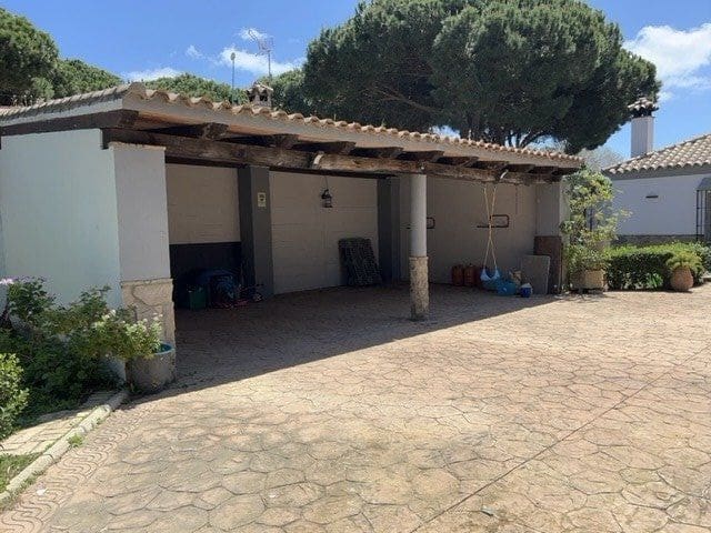 4 bedroom Villa for holiday rental in Chiclana de la Frontera with pool - € 2,250 (Ref: 6800500)