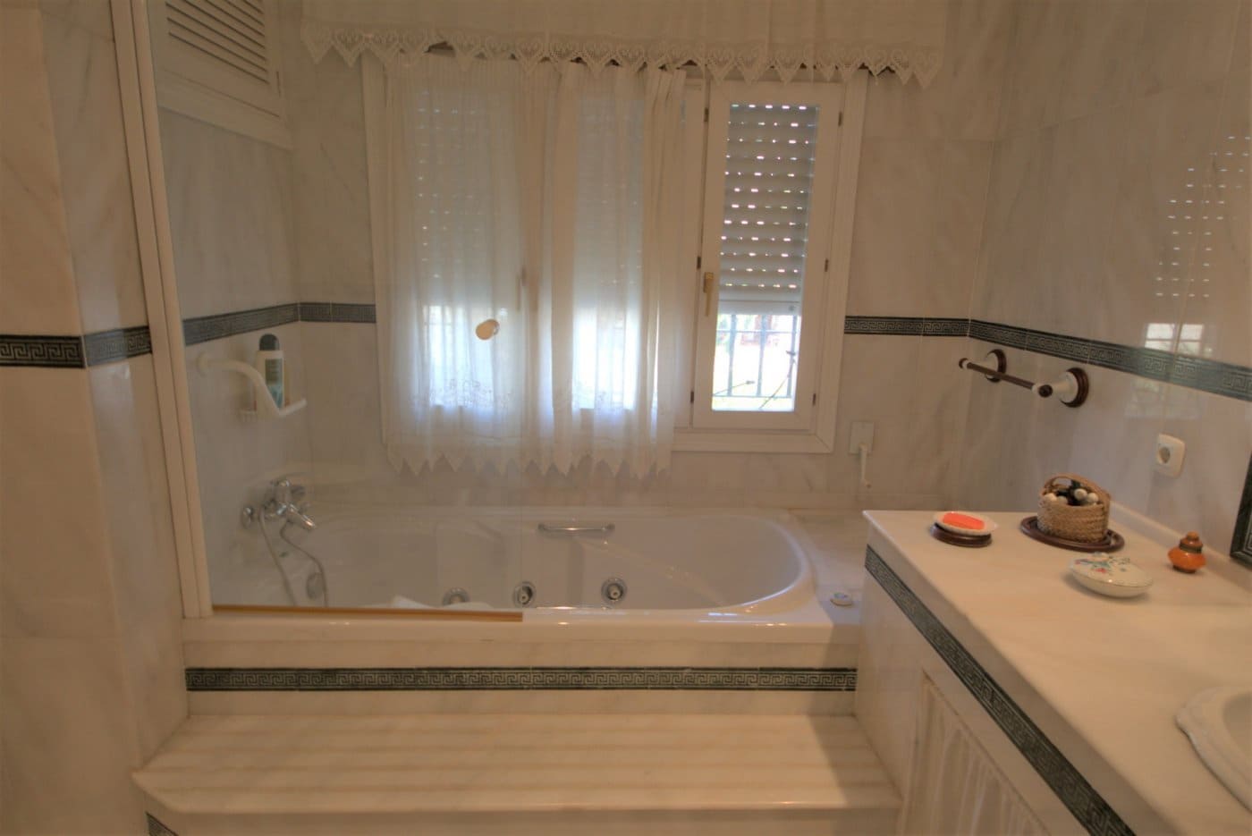 5 soverom Villa til salgs i Chiclana de la Frontera med svømmebasseng garasje - € 825 000 (Ref: 6932812)