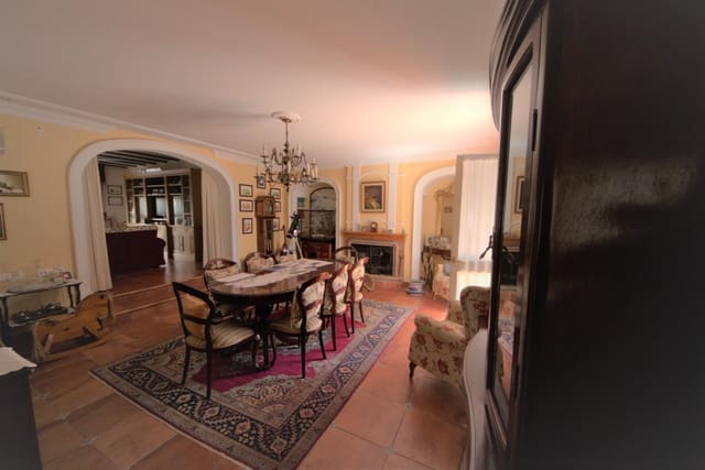 5 bedroom Villa for sale in Chiclana de la Frontera with pool garage - € 825,000 (Ref: 6932812)