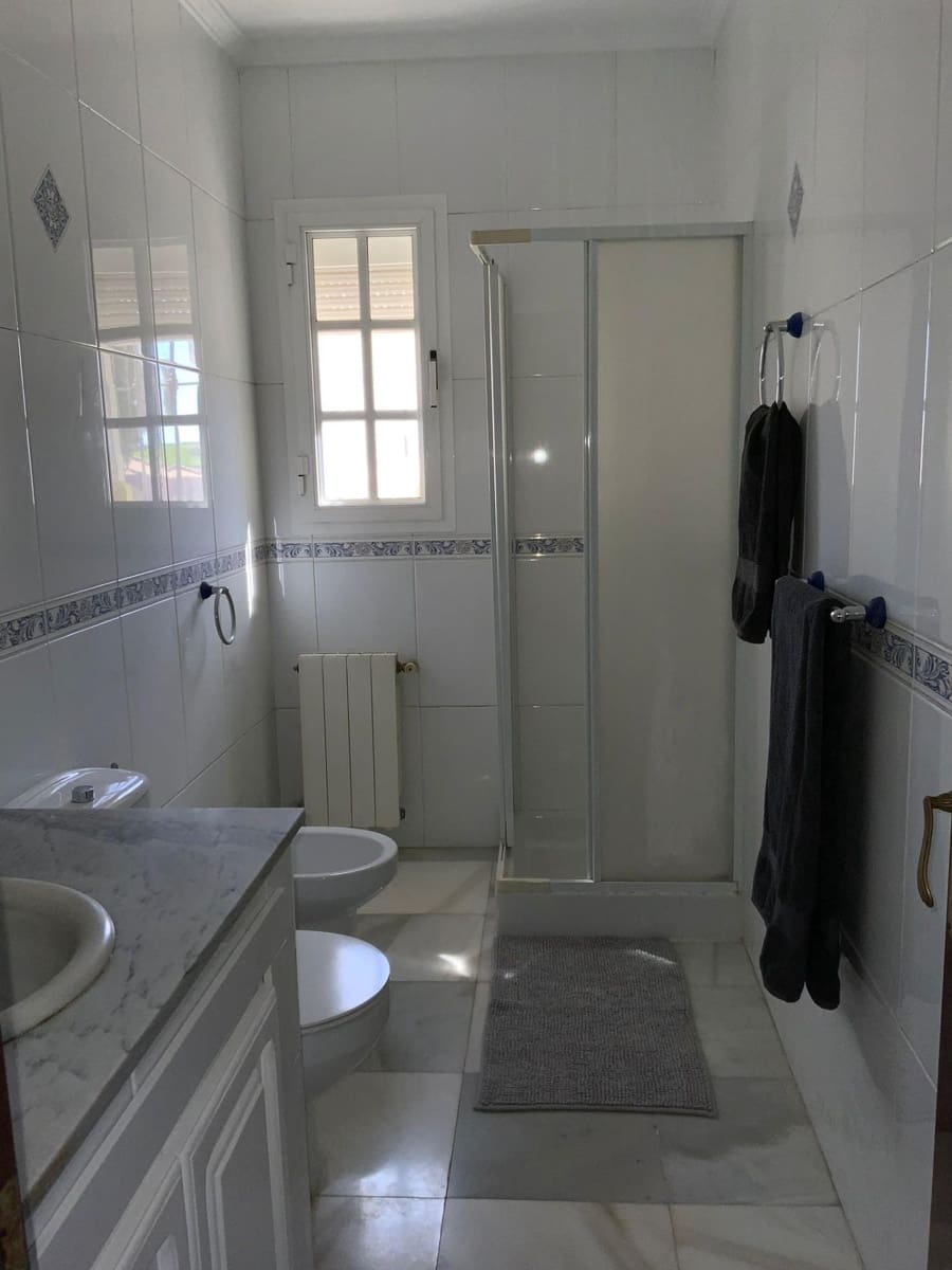 4 bedroom Villa for holiday rental in Chiclana de la Frontera - € 1,800 (Ref: 7406612)