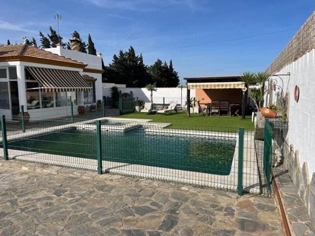 3 soveværelse Villa til salg i Pago del Humo med swimmingpool - € 280.000 (Ref: 7557337)