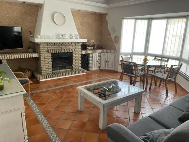 3 soveværelse Villa til salg i Pago del Humo med swimmingpool - € 280.000 (Ref: 7557337)