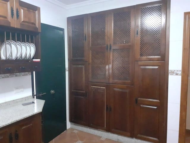 6 bedroom Villa for sale in Chiclana de la Frontera with pool - € 425,000 (Ref: 7672541)