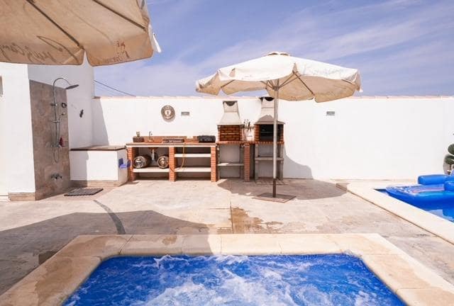 3 sovrum Villa för semesterbostäder i Chiclana de la Frontera med pool - 1 600 € (Ref: 7840803)