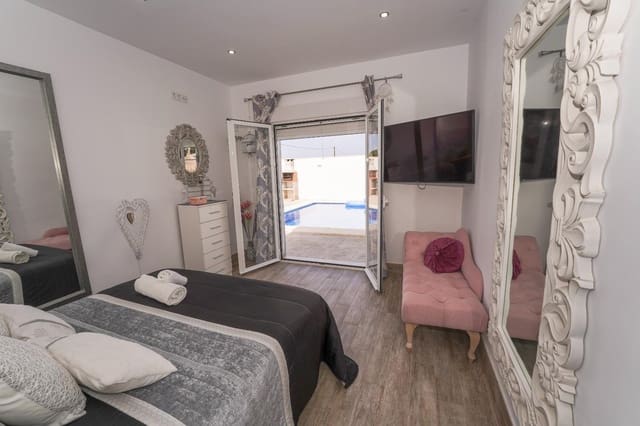 3 sovrum Villa för semesterbostäder i Chiclana de la Frontera med pool - 1 600 € (Ref: 7840803)