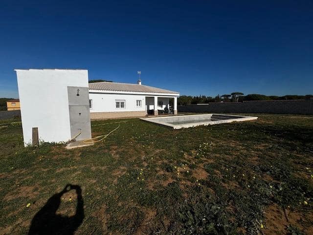 3 bedroom Villa for sale in Chiclana de la Frontera with pool - € 400,000 (Ref: 8024597)