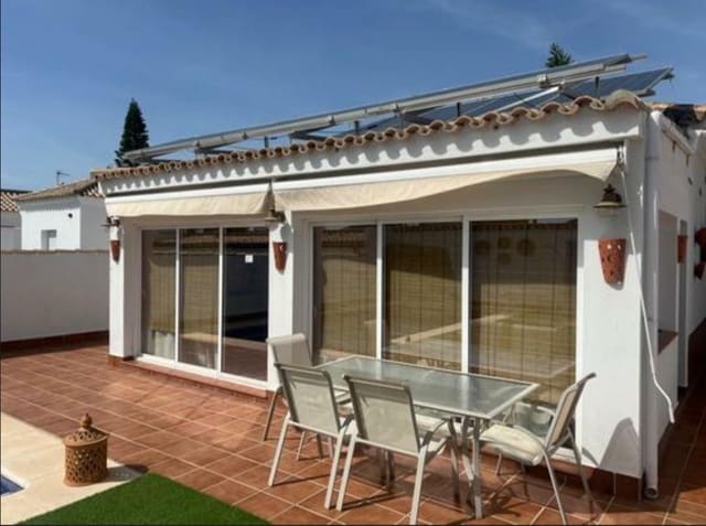 4 sypialnia Willa na sprzedaż w Chiclana de la Frontera z basenem - 430 000 € (Ref: 8213577)