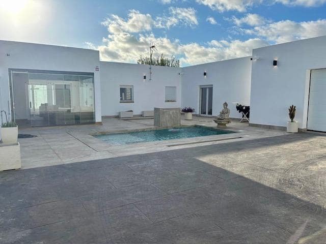 2 slaapkamer Villa te koop in Chiclana de la Frontera met zwembad garage - € 395.000 (Ref: 9154275)