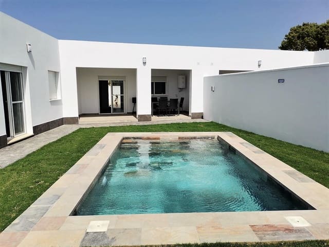 Adosado de 2 habitaciones en Chiclana de la Frontera en venta con piscina - 260.000 € (Ref: 9208473)