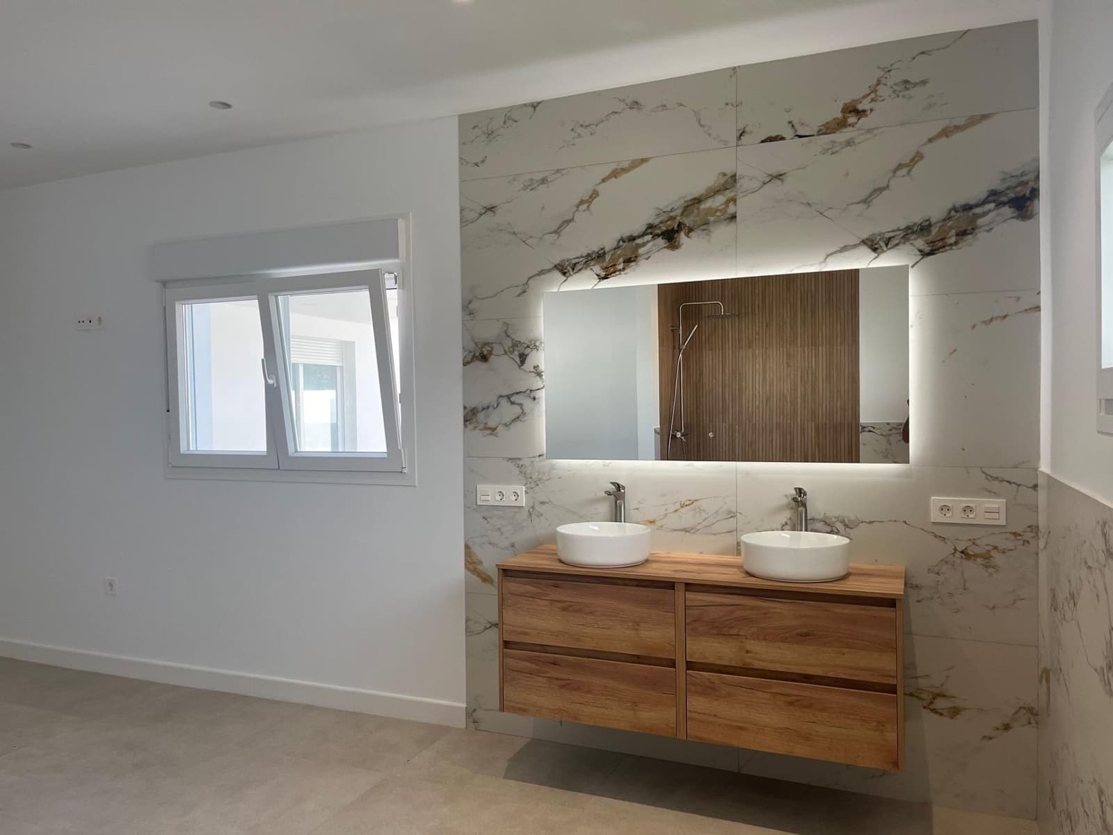 Chalet de 3 habitaciones en Chiclana de la Frontera en venta - 450.000 € (Ref: 9220158)