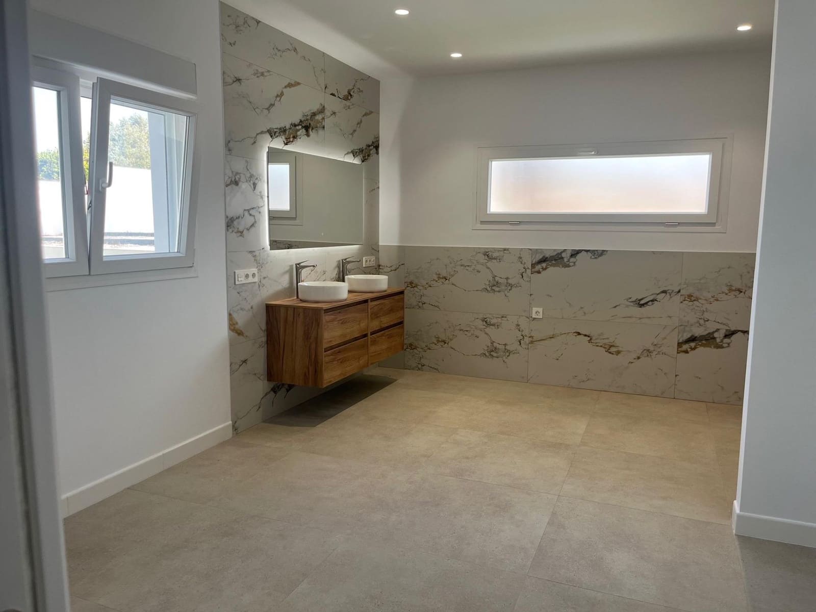 Chalet de 3 habitaciones en Chiclana de la Frontera en venta - 450.000 € (Ref: 9220158)