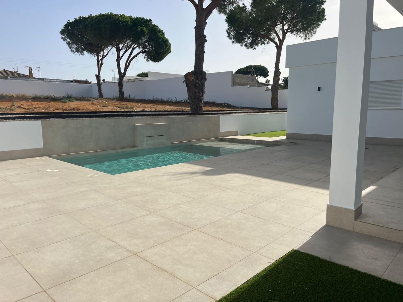 Chalet de 3 habitaciones en Chiclana de la Frontera en venta - 450.000 € (Ref: 9220158)