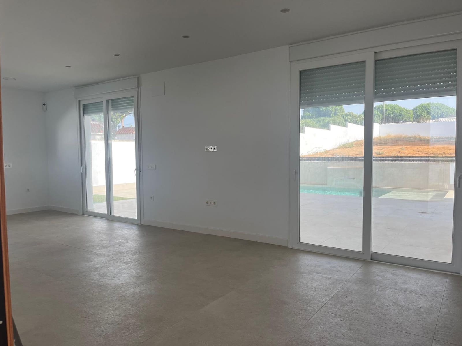 Chalet de 3 habitaciones en Chiclana de la Frontera en venta - 450.000 € (Ref: 9220158)